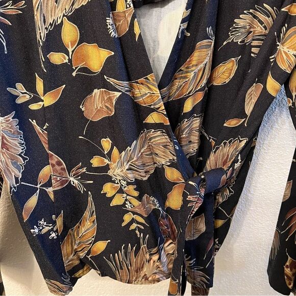 Jessica Holbrook Elegant Long Sleeve Wrap Size Medium - Picture 2 of 6